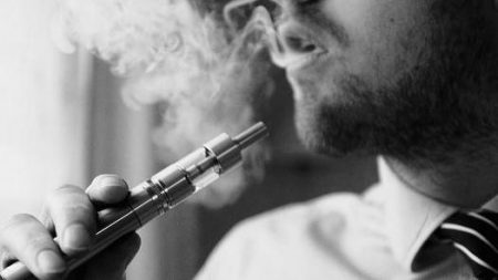 Dès le 1er octobre, il est interdit de vapoter au travail !